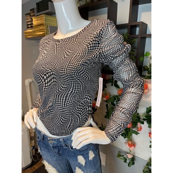 Crave Fame Asymmetrical Abstract Print Mesh Stretch Top Black size Large RefFNB - Picture 7 of 10